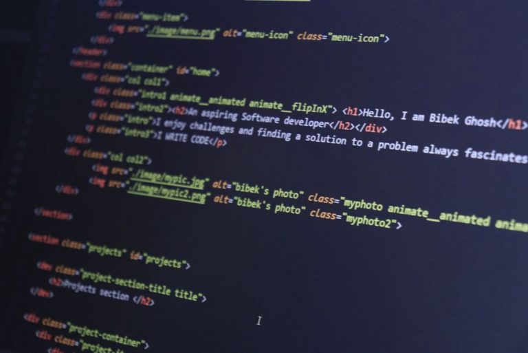 фрагмент XML-карты сайта с тегами приоритета и частоты обновления