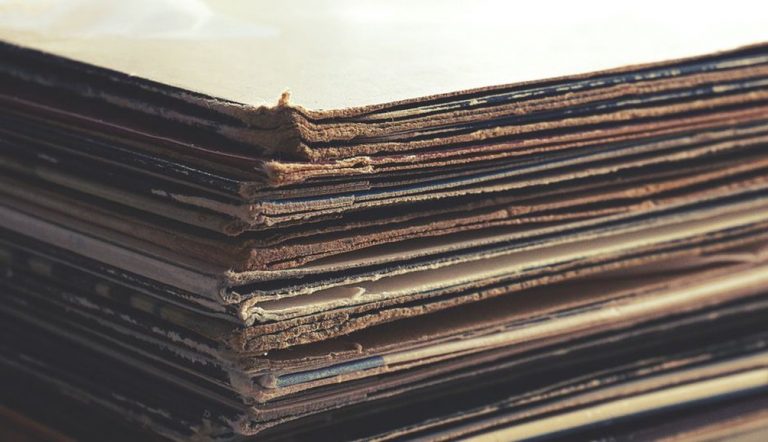 Потёртости на обложке после частого использования